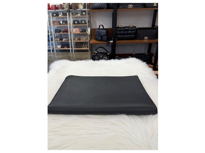 Louis Vuitton Clutch de cartera de cuero negro Condición - vista 6
