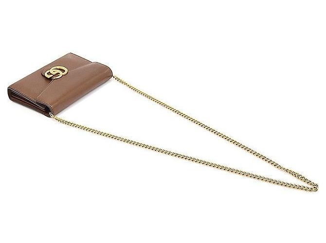 Gucci Mini borsa a tracolla GG Marmont in pelle texturizzata marrone con catena - vista 4