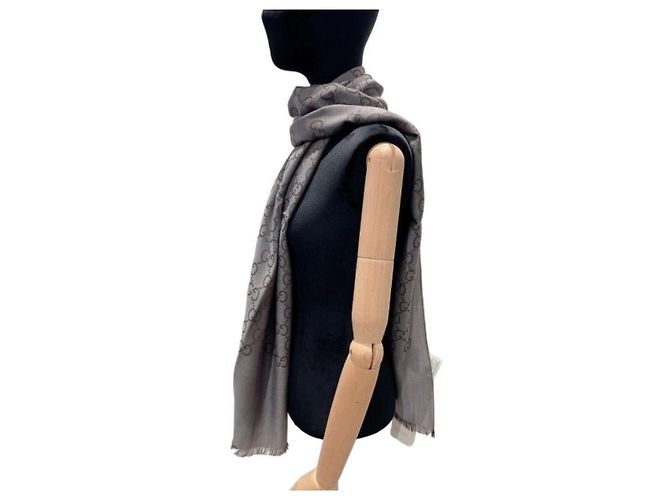 Gucci Sciarpa bicolore in lana e seta GG jacquard grigia Marrone - vista 12
