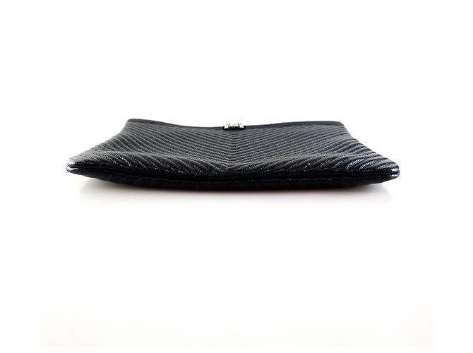Boy Chanel Clutch Chevron in Caviar per Uomo Nero - vista 4