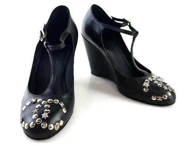 Chanel Scarpe con tacco a zeppa borchiate CC - vista 2