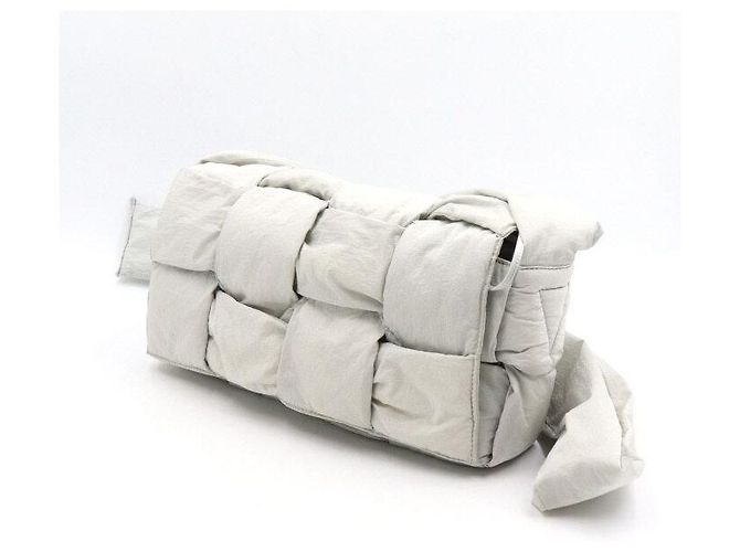 Cassette Bottega Veneta Borsa a tracolla in tech grigio argento imbottita - vista 2