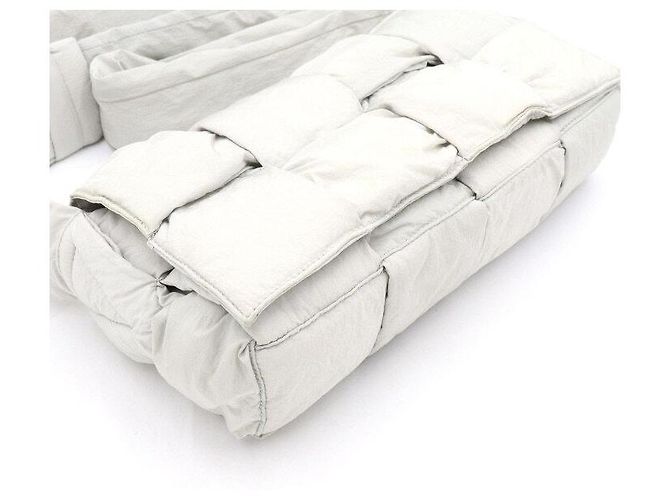 Cassette Bottega Veneta Borsa a tracolla in tech grigio argento imbottita - vista 9