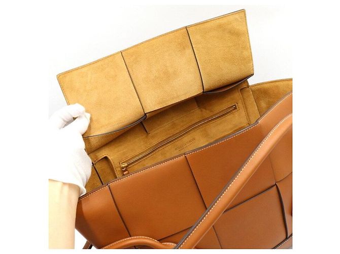 Bottega Veneta Borsa a mano e borsa a spalla Arco media in pelle marrone - vista 6