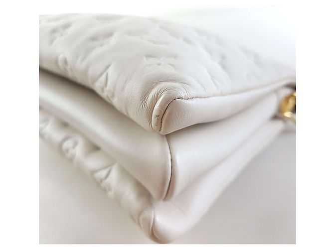 Louis Vuitton Lammleder Monogram Coussin Schultertasche Weiß - Ansicht 4