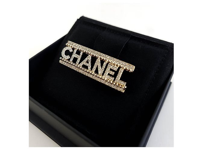 Chanel Broche de cristal con letras - vista 2