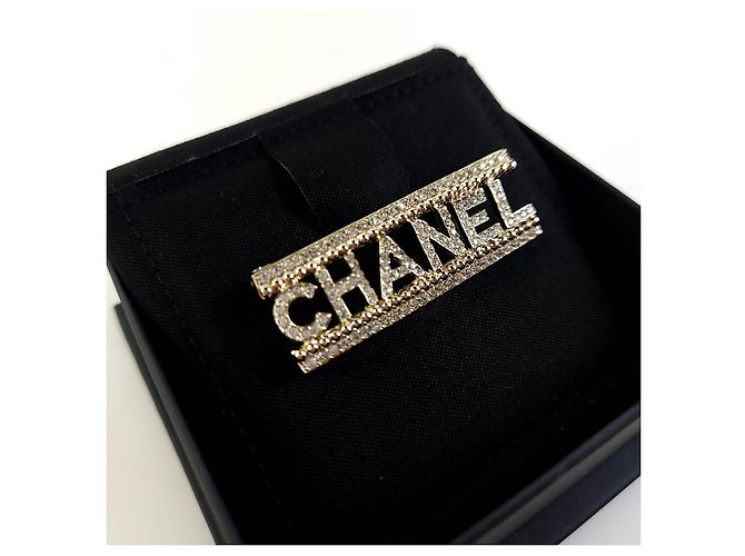 Chanel Broche de cristal con letras - vista 3
