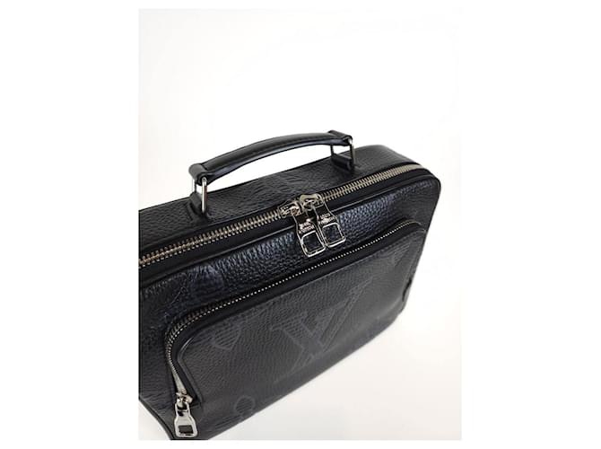 Louis Vuitton Borsa da viaggio Taurillon Shadow Monogram Nero - vista 2