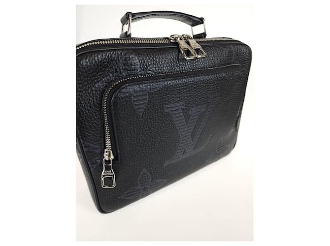 Louis Vuitton Borsa da viaggio Taurillon Shadow Monogram Nero - vista 3