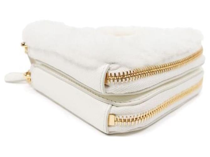 Prada Bolsa transversal triangular em shearling branco - vista 6