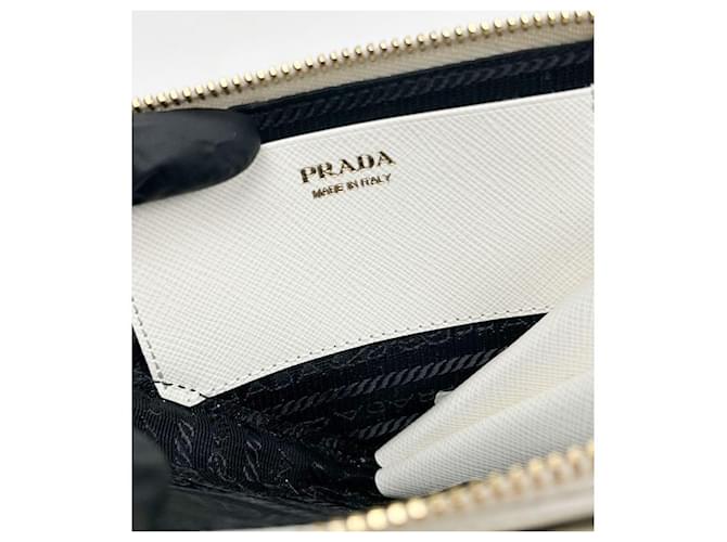Prada Bolsa transversal triangular em shearling branco - vista 8