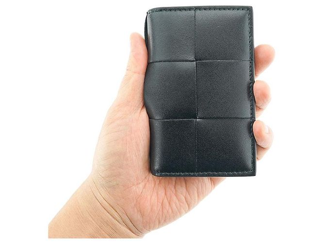 Bottega Veneta Porta-cartões de couro preto Intrecciato com aba - vista 3