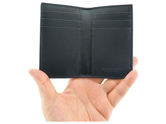 Bottega Veneta Porta-cartões de couro preto Intrecciato com aba - vista 5