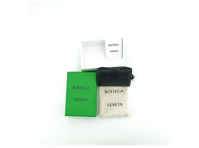 Bottega Veneta Porta-cartões de couro preto Intrecciato com aba - vista 6