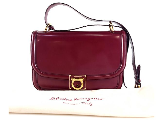 Salvatore Ferragamo Borsa a Spalla Gancini con Patta Rosa - vista 9