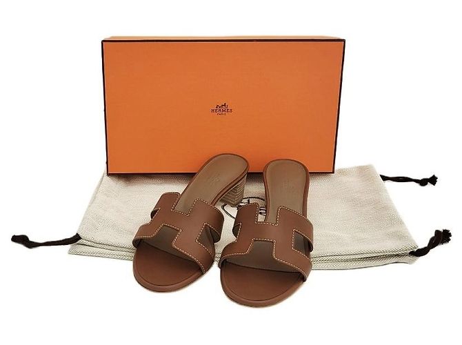 Hermès Sandali in pelle di vitello Oasis D'oro - vista 9