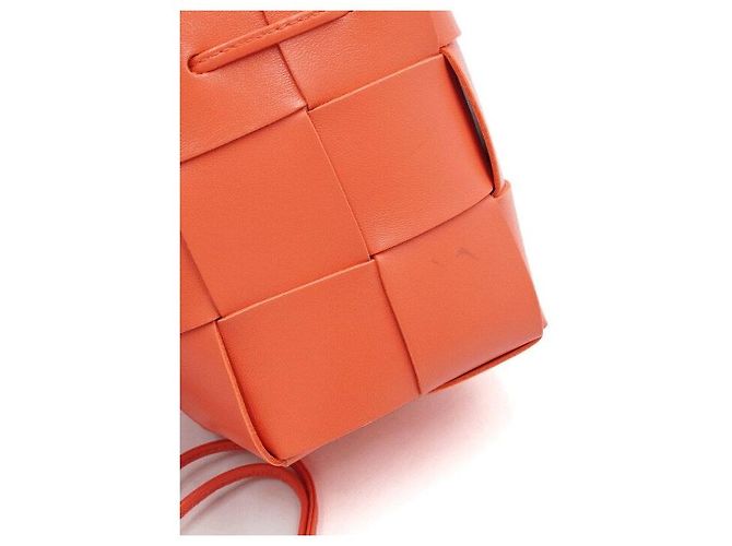 Bottega Veneta Mini borsa a secchiello rossa neon con tracolla e crossbody Rosso - vista 7