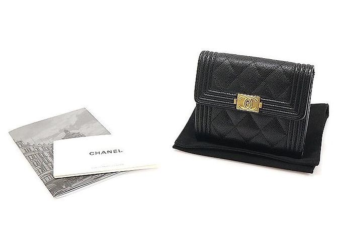 Chanel Cartera Black Caviar Gold Boy (chip interno) Negro - vista 2
