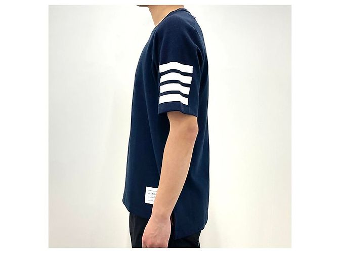 Thom Browne Navy T-Shirt mit diagonalen Streifen und seitlichem Schlitz Blau - Ansicht 15