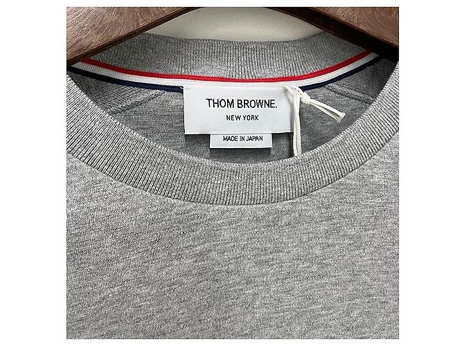 Thom Browne Kurzarm-T-Shirt mit seitlichem Schlitz Hellgrau Braun - Ansicht 5