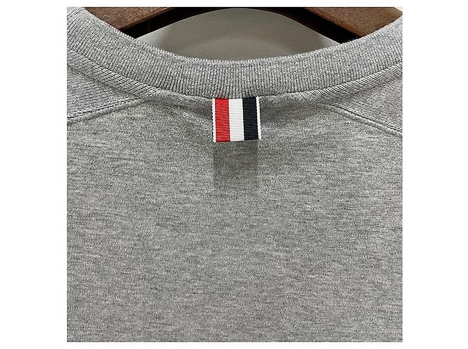 Thom Browne Kurzarm-T-Shirt mit seitlichem Schlitz Hellgrau Braun - Ansicht 8