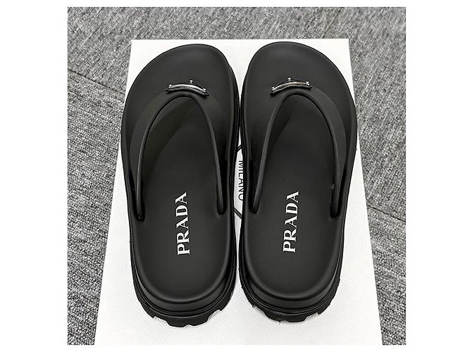 Prada Chinelo de borracha com logo triangular - vista 14