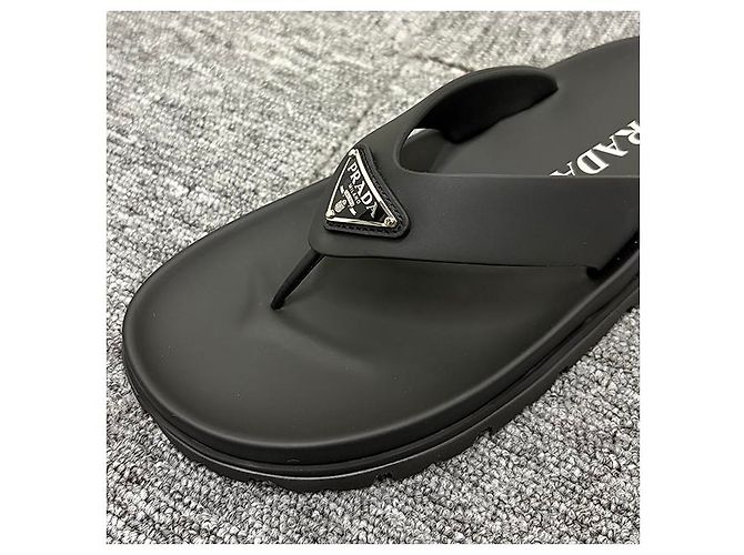 Prada Chinelo de borracha com logo triangular - vista 16