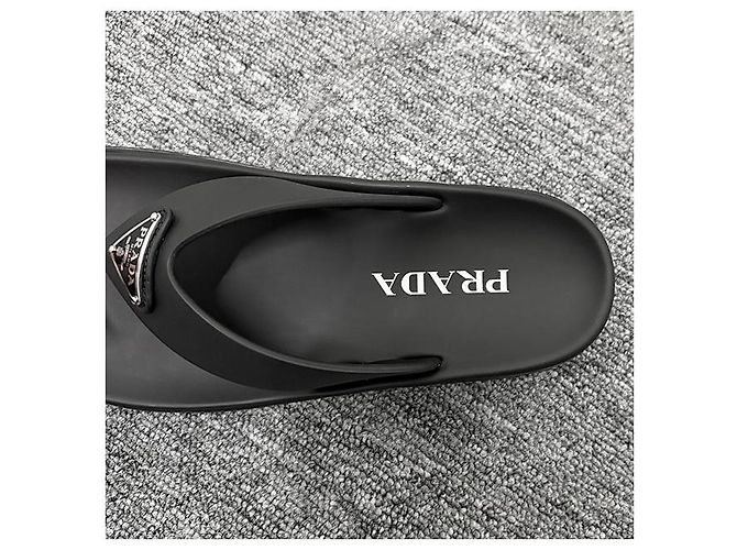 Prada Chinelo de borracha com logo triangular - vista 17