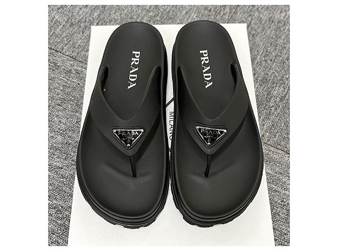 Prada Chinelo de borracha com logo triangular - vista 2