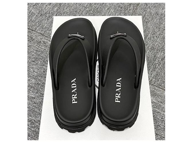 Prada Chinelo de borracha com logo triangular - vista 3