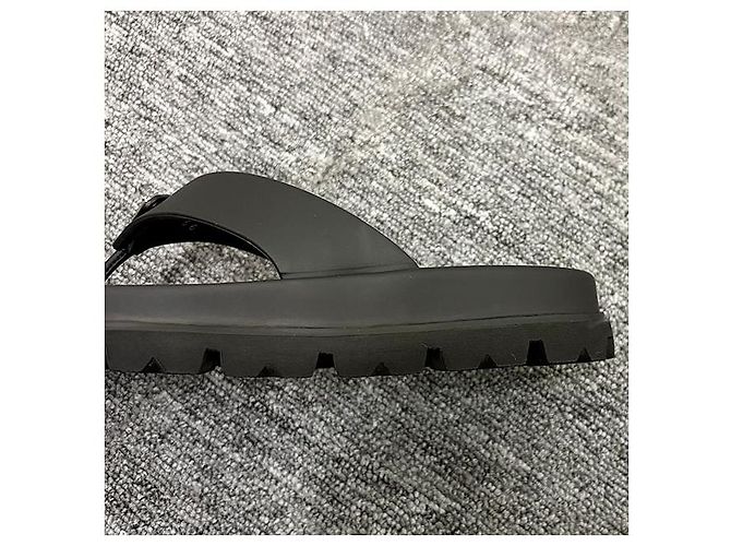 Prada Chinelo de borracha com logo triangular - vista 7