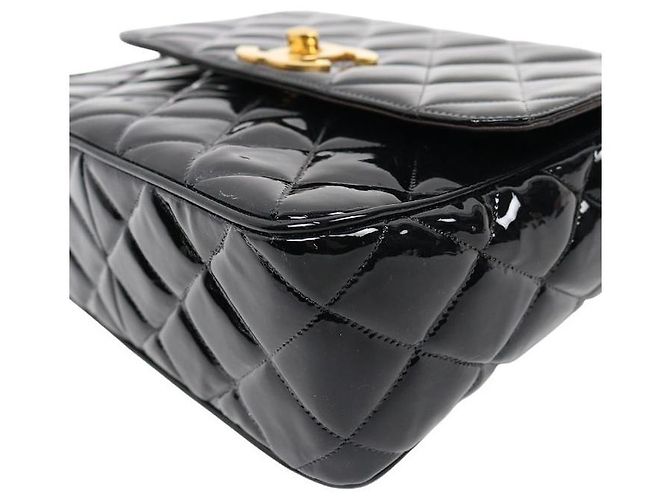 Chanel Borsa a spalla in vernice nera con trapuntatura e catena Nero - vista 6