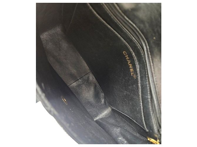 Chanel Borsa a spalla in vernice nera con trapuntatura e catena Nero - vista 9