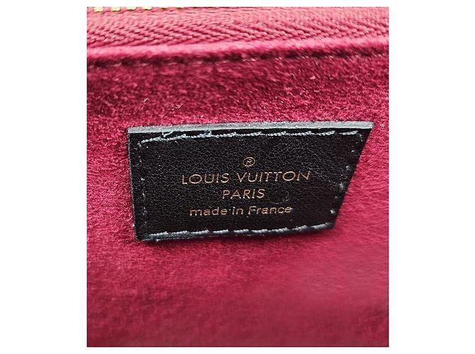 Louis Vuitton Monogram Pache Shoulder Bag Multiple colors - view 11