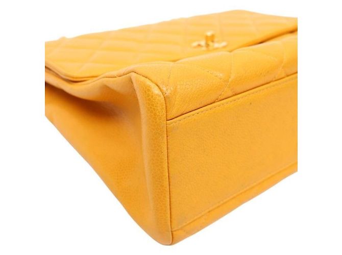 Chanel Borsa a tracolla in caviar giallo trapuntato con catena - vista 10