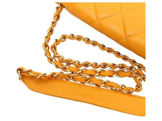 Chanel Borsa a tracolla in caviar giallo trapuntato con catena - vista 11