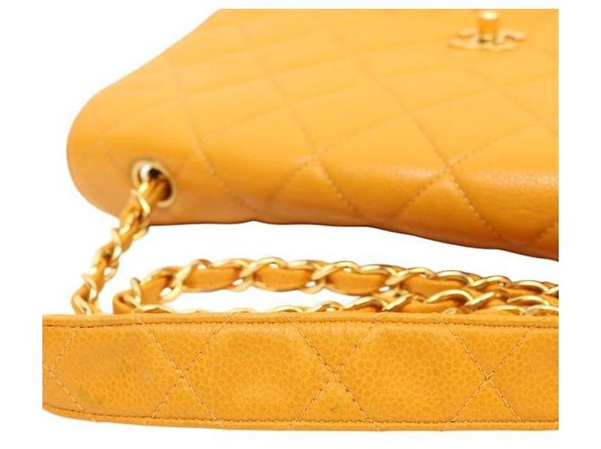 Chanel Borsa a tracolla in caviar giallo trapuntato con catena - vista 12