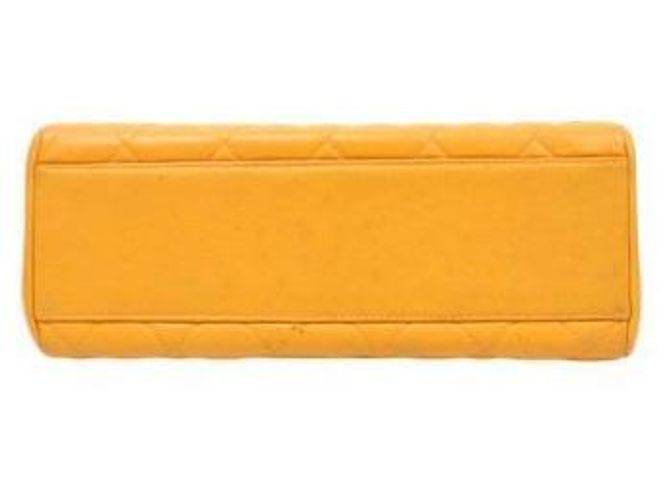 Chanel Borsa a tracolla in caviar giallo trapuntato con catena - vista 4