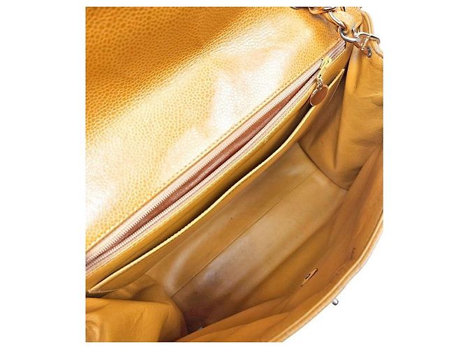Chanel Borsa a tracolla in caviar giallo trapuntato con catena - vista 5