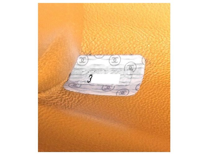 Chanel Borsa a tracolla in caviar giallo trapuntato con catena - vista 7