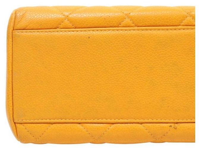 Chanel Borsa a tracolla in caviar giallo trapuntato con catena - vista 8