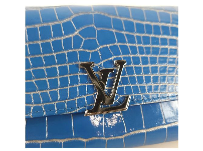 Louis Vuitton Billetera Compacta Capucines de Cocodrilo Azul - vista 2