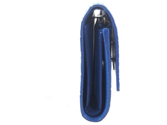 Louis Vuitton Billetera Compacta Capucines de Cocodrilo Azul - vista 3