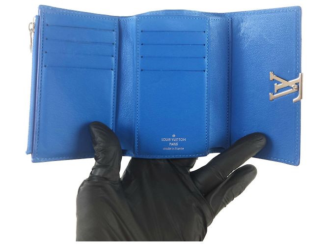 Louis Vuitton Billetera Compacta Capucines de Cocodrilo Azul - vista 5
