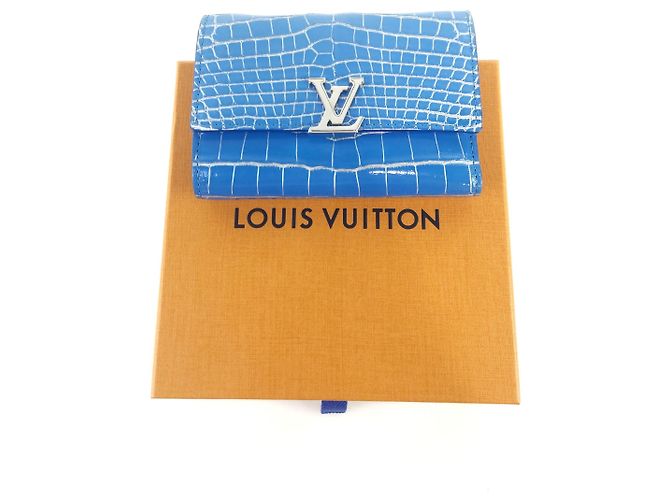 Louis Vuitton Billetera Compacta Capucines de Cocodrilo Azul - vista 7