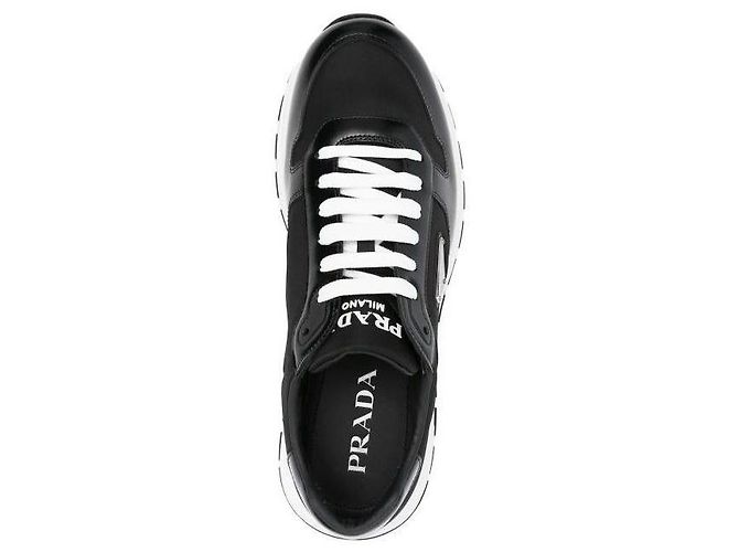 Prada Nylon- und Leder-Sneaker - Ansicht 8