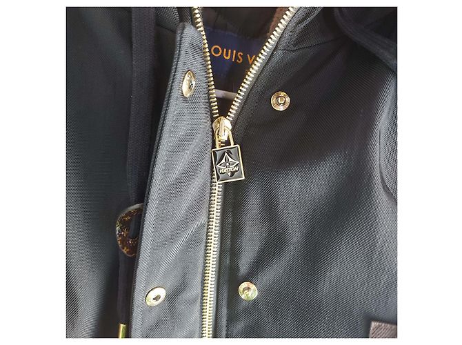 Louis Vuitton Parka de cuello alto Monogram Negro - vista 3