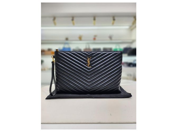 Saint Laurent Grande pochette in pelle di vitello nera trapuntata con dettagli dorati - vista 10