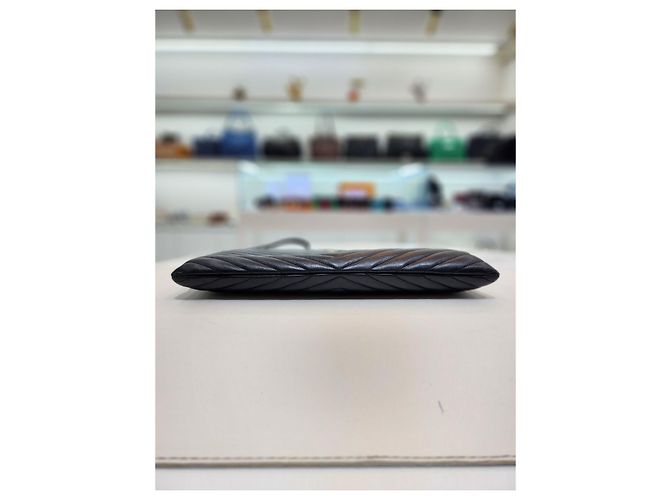 Saint Laurent Grande pochette in pelle di vitello nera trapuntata con dettagli dorati - vista 15