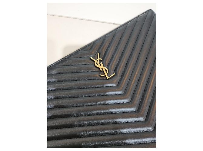 Saint Laurent Grande pochette in pelle di vitello nera trapuntata con dettagli dorati - vista 18